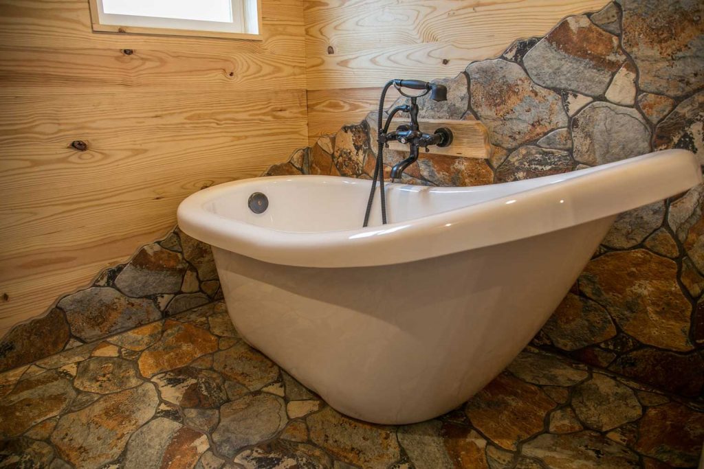 bath tub in Christmas Vacation House